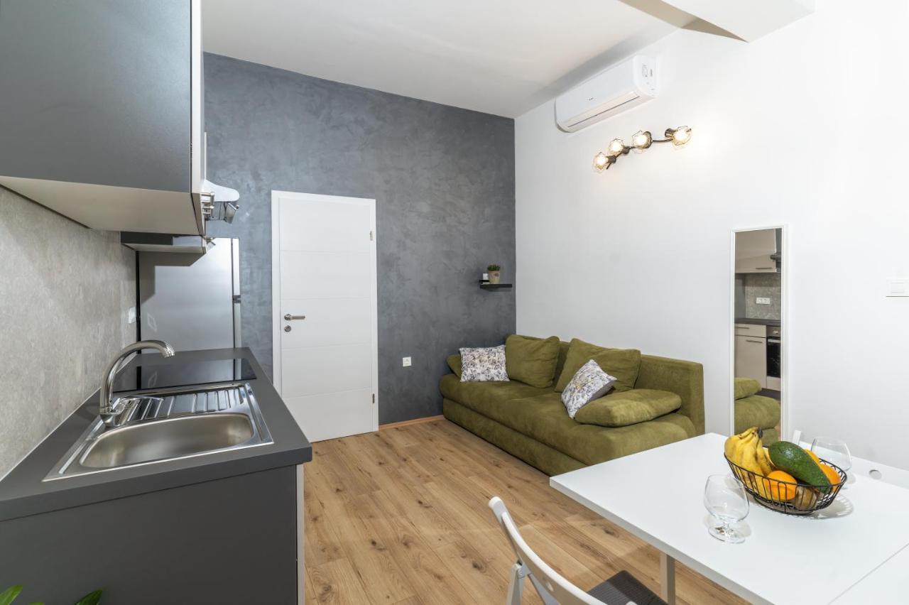 Stunning Apartment In Quiet Street Near Center With Free Parking 4 Floor ริเยกา ภายนอก รูปภาพ