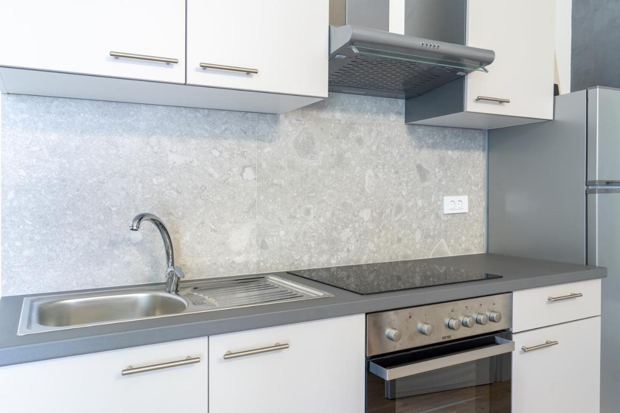Stunning Apartment In Quiet Street Near Center With Free Parking 4 Floor ริเยกา ภายนอก รูปภาพ