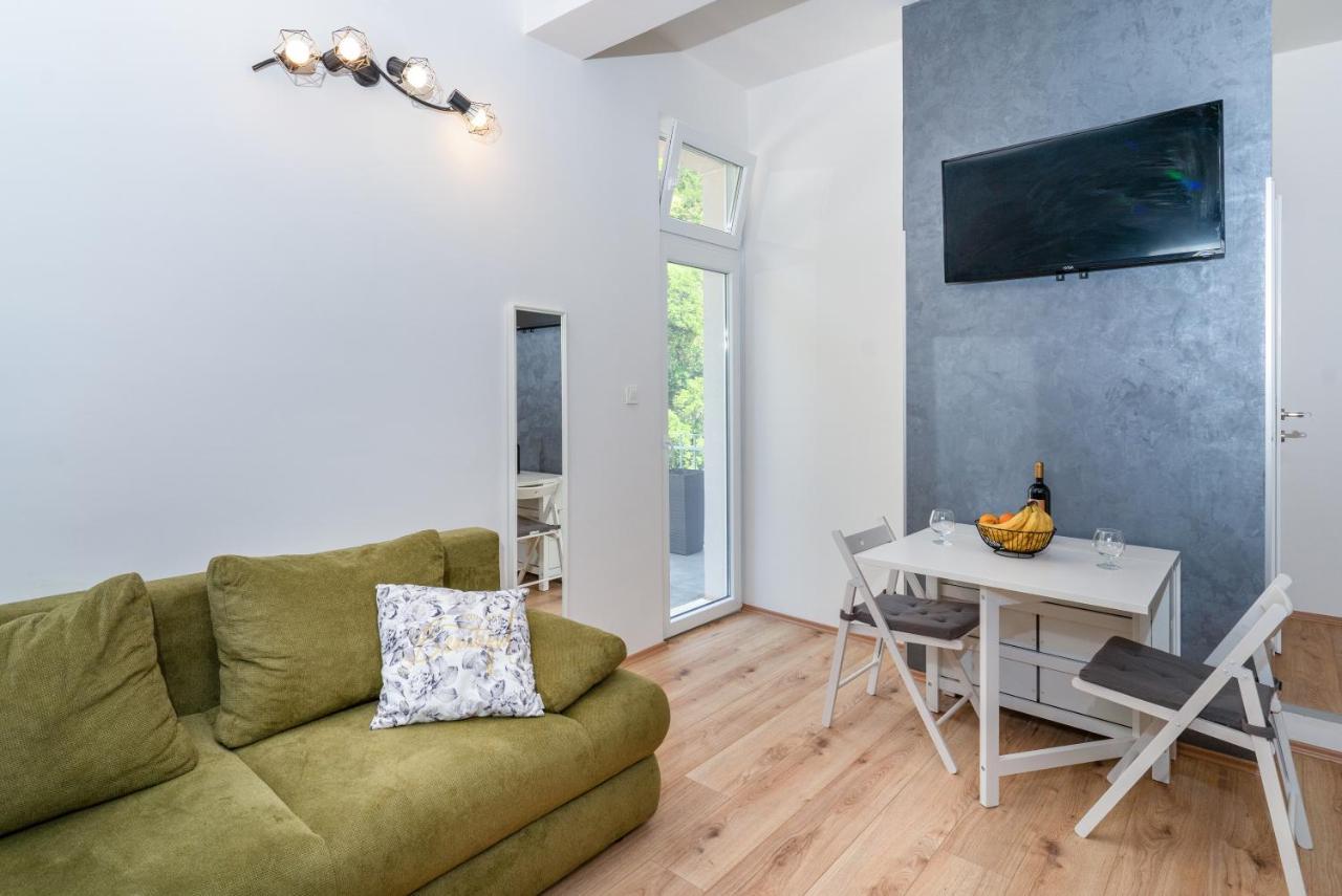 Stunning Apartment In Quiet Street Near Center With Free Parking 4 Floor ริเยกา ภายนอก รูปภาพ