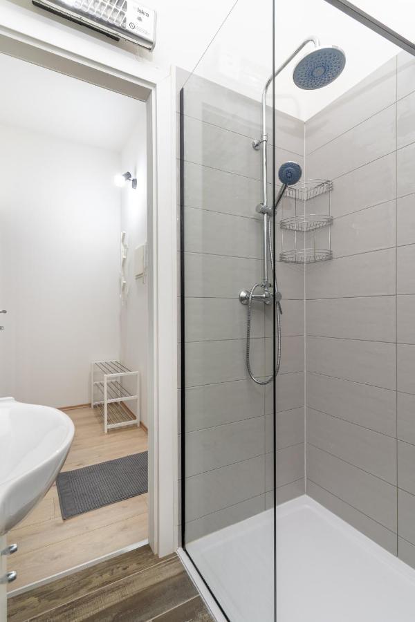 Stunning Apartment In Quiet Street Near Center With Free Parking 4 Floor ริเยกา ภายนอก รูปภาพ