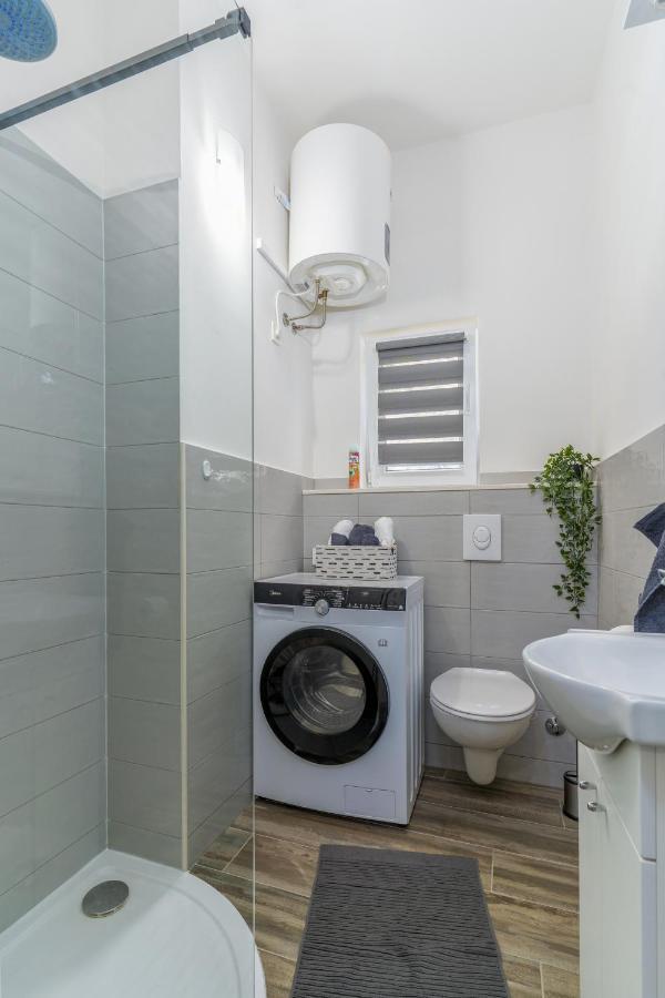 Stunning Apartment In Quiet Street Near Center With Free Parking 4 Floor ริเยกา ภายนอก รูปภาพ