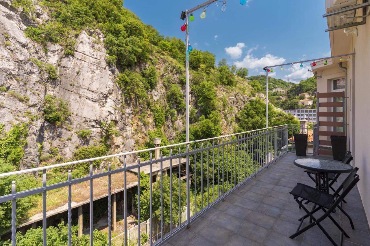 Stunning Apartment In Quiet Street Near Center With Free Parking 4 Floor ริเยกา ภายนอก รูปภาพ