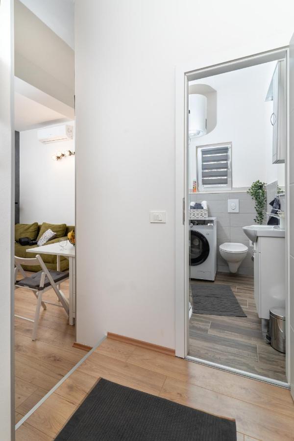 Stunning Apartment In Quiet Street Near Center With Free Parking 4 Floor ริเยกา ภายนอก รูปภาพ